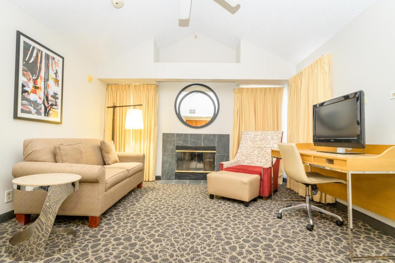 Philadelphia Suites At Airport - An Extended Stay Hotel Exterior foto